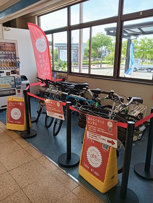 あわら湯のまち駅の観光案内所のレンタル電動自転車