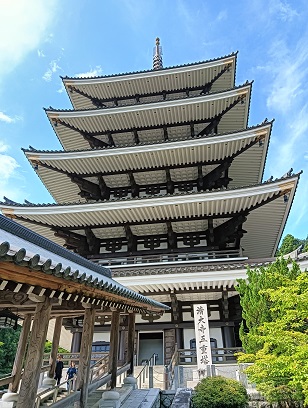 勝山市の越前大佛の五重塔