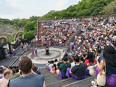 ウルワトゥ寺院のケチャダンス会場①