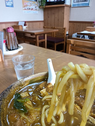 平野屋のカツカレーうどんのうどん