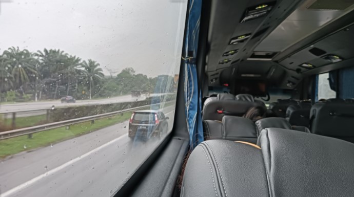 Cityline車窓は大雨